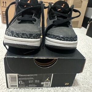 Jordan 3 Kids Retro Sneakers - Black and Gray